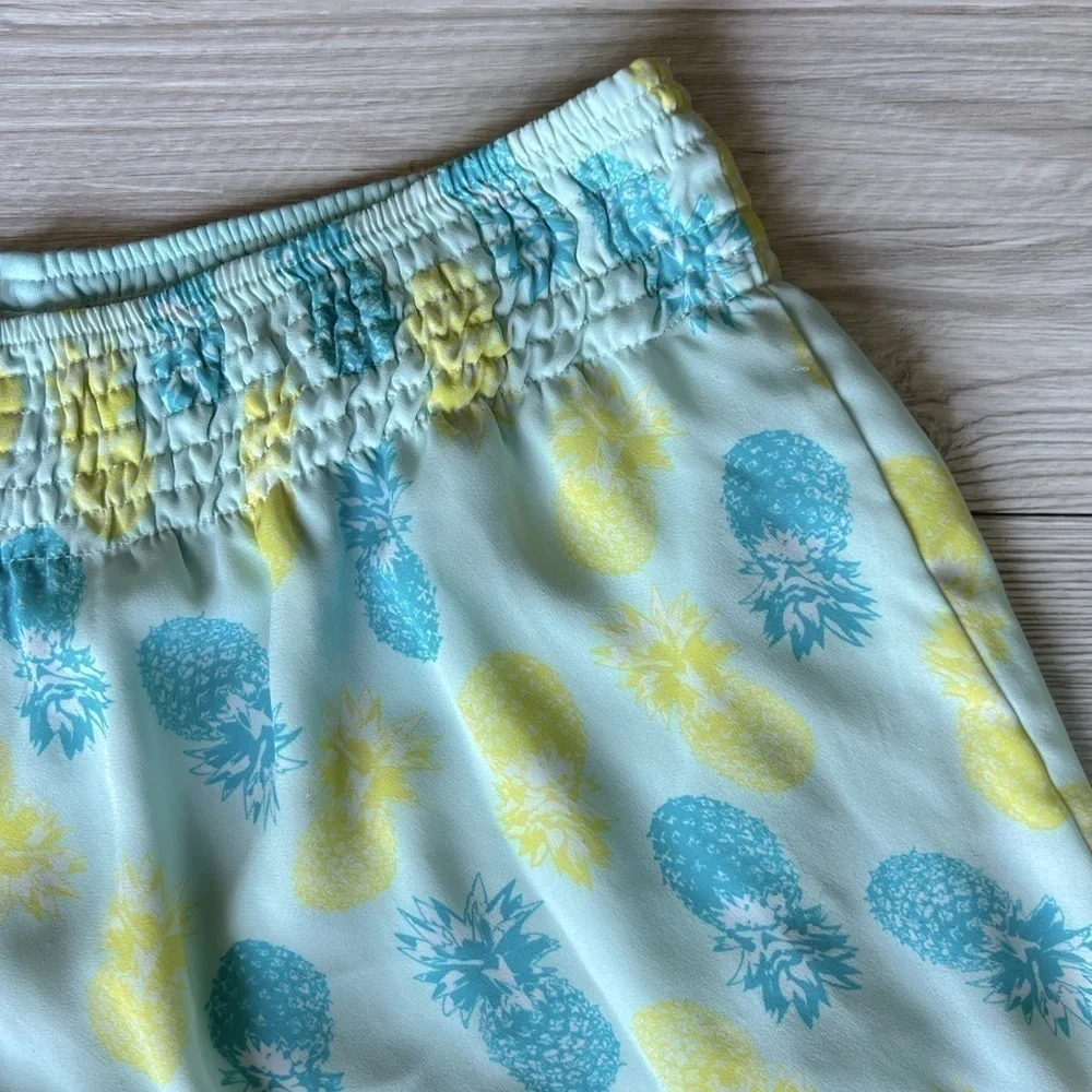 FRANCESCA'S pineapple relaxed fit sleep shorts size L